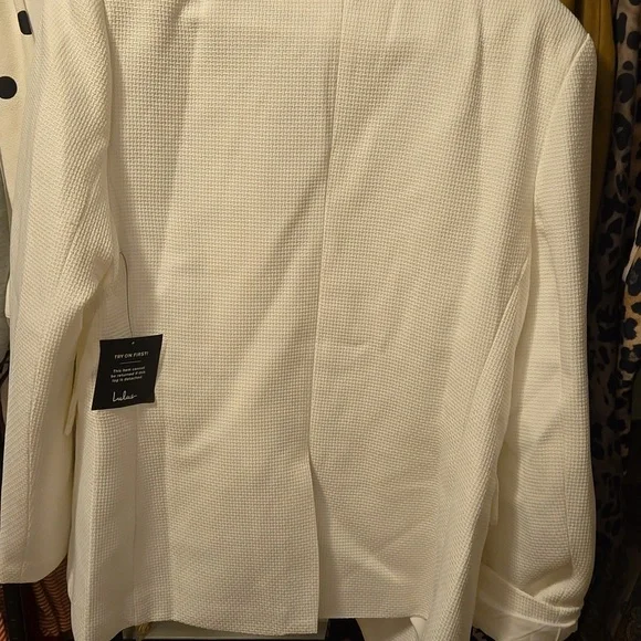 Lulu's Ivory Textured Blazer with Gold Accents - Picture 3 of 3